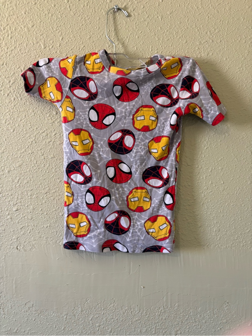 Kids Set Superhero Face Print Short Sleeve Costume Shirt - Gray/Red/Yellow Size